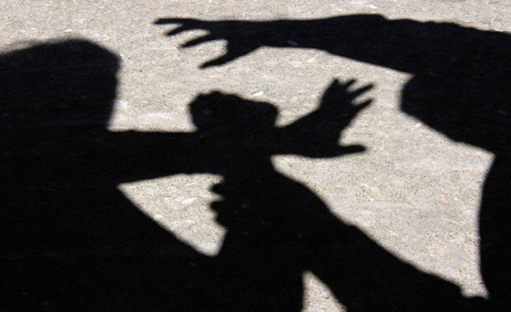 فيديو صادم.. منحرف جنسيّاً يتحرش بالسيدات كبار السن التقطته هذه الكاميرات
